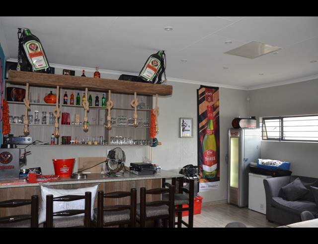 6 BEDROOM HOUSE FOR SALE IN DISCOVERY